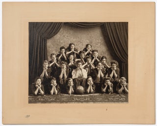 Item #501745 [Photograph]: Norwich High School Girls Basketball Team, 1905-1906
